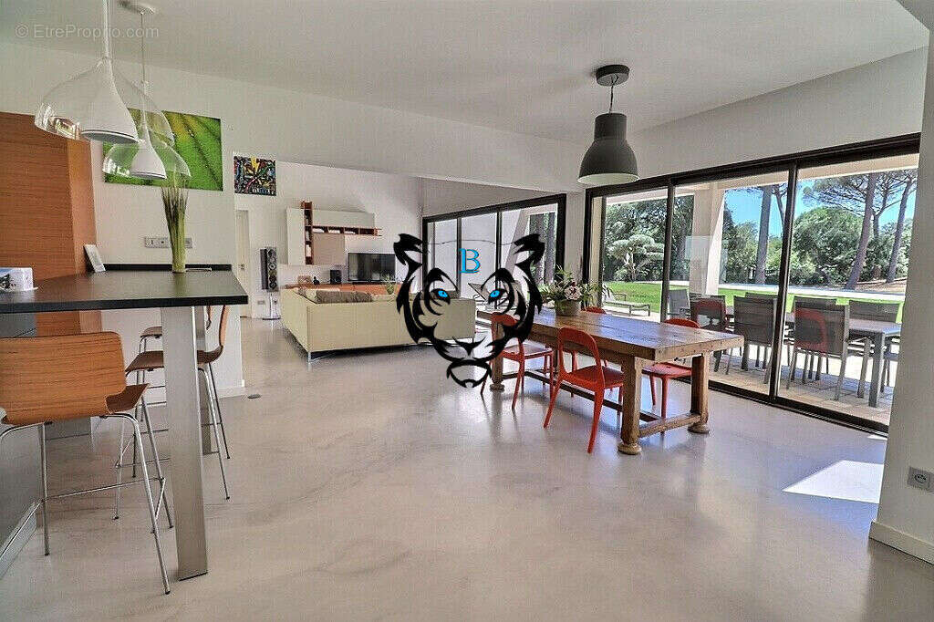 Maison à ROQUEBRUNE-SUR-ARGENS