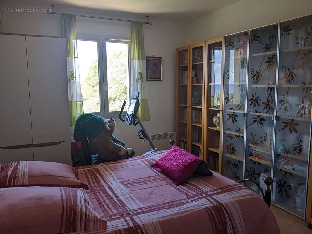 AUPS, superbe villa sur 2510 m 2 de terrain au calme. - photo 16