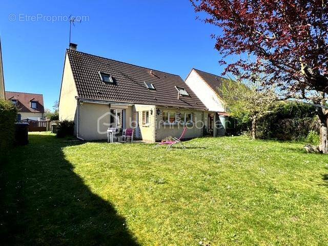 Maison à OLLAINVILLE