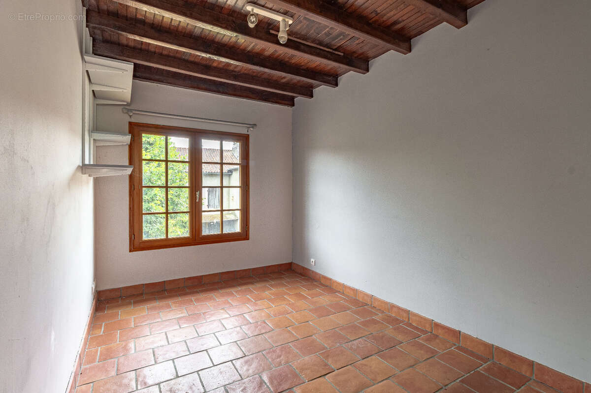 Propriété avec maison, piscine et ancien restaurant - photo 9