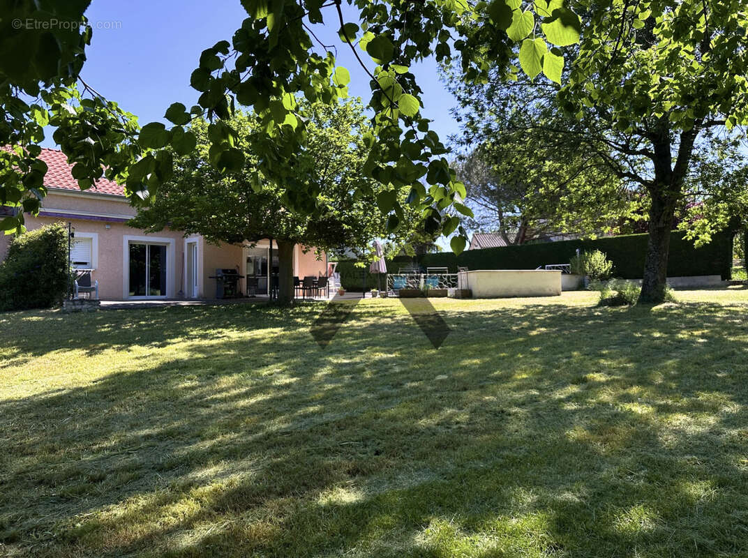 Maison à COMMELLE-VERNAY