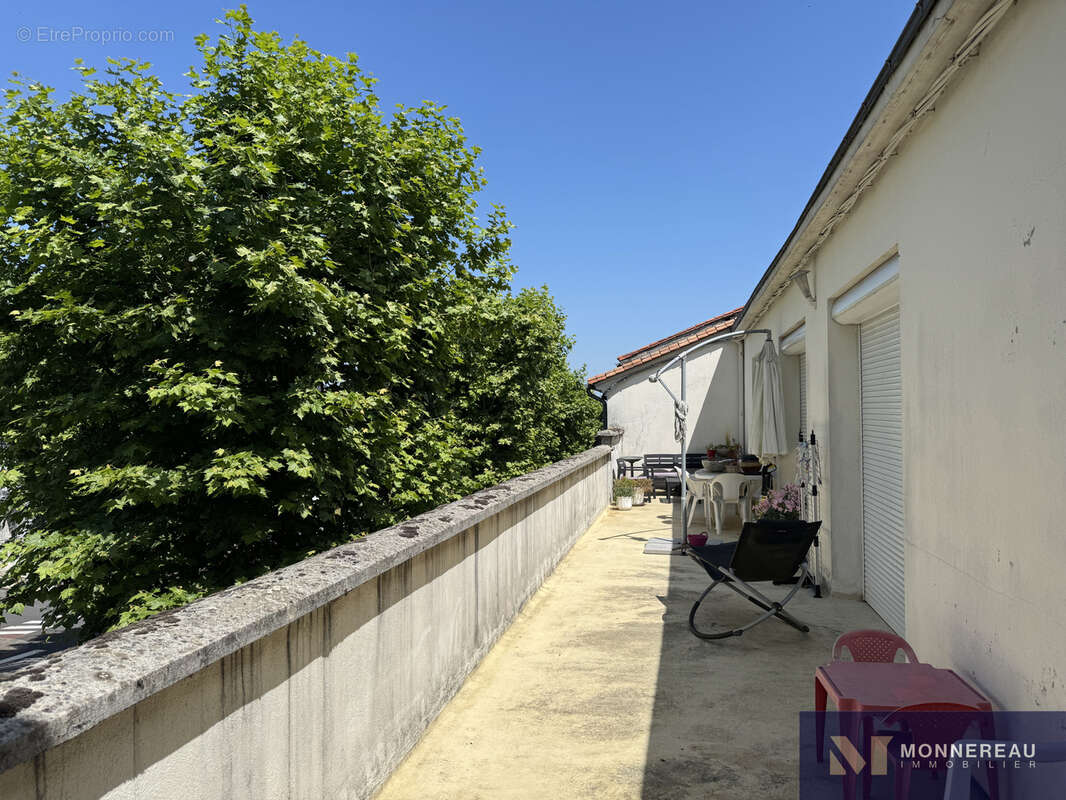 Ensemble immobilier avec local commercial et logement avec jardin - photo 3