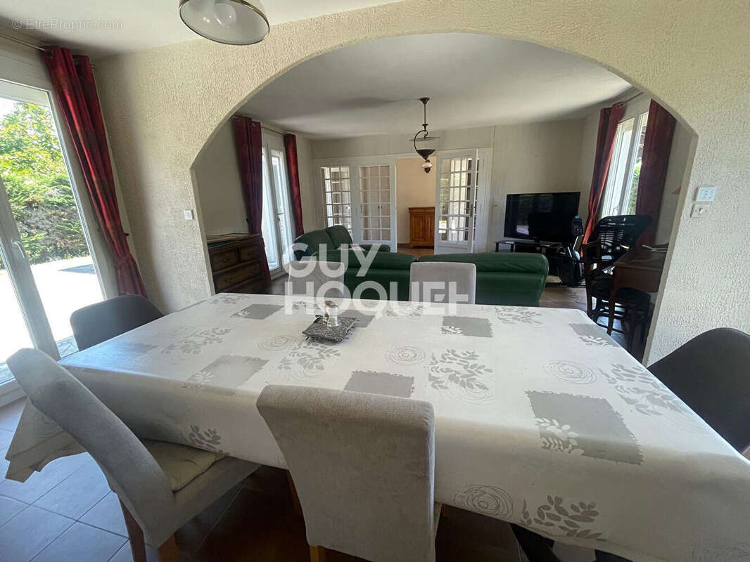 Maison à VILLENAVE-D&#039;ORNON