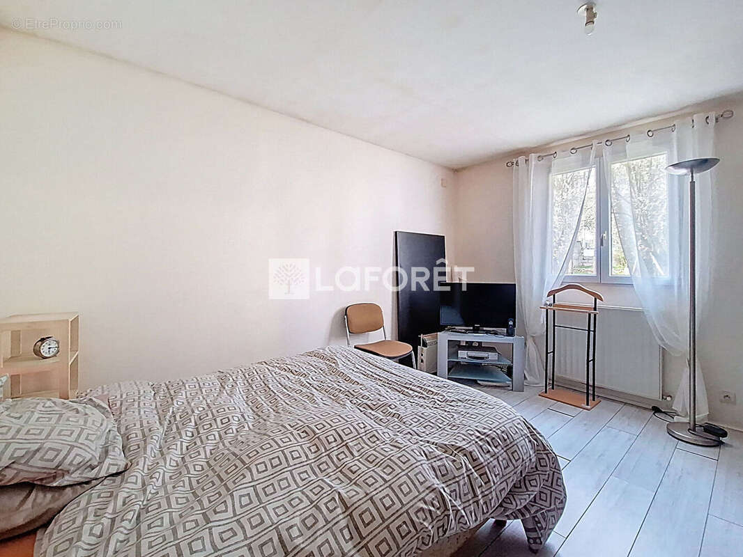 Maison à LINAS