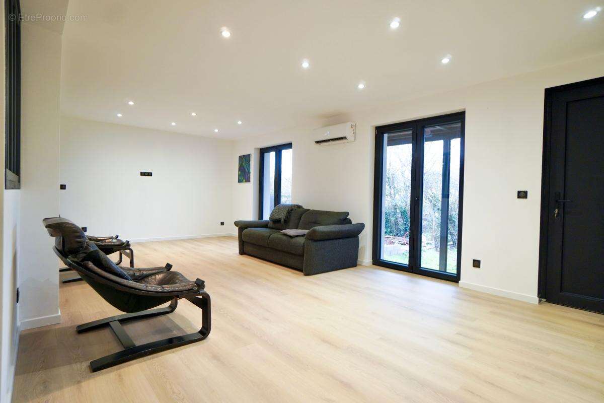 Maison à LAY-SAINT-CHRISTOPHE