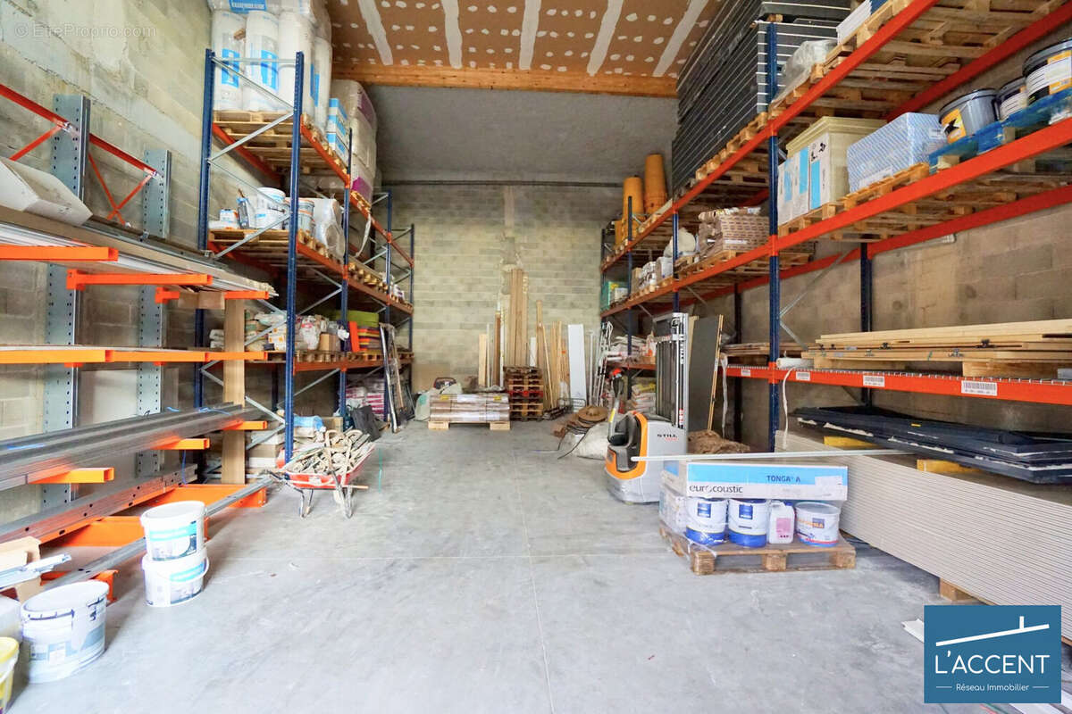 Commerce à VERGEZE