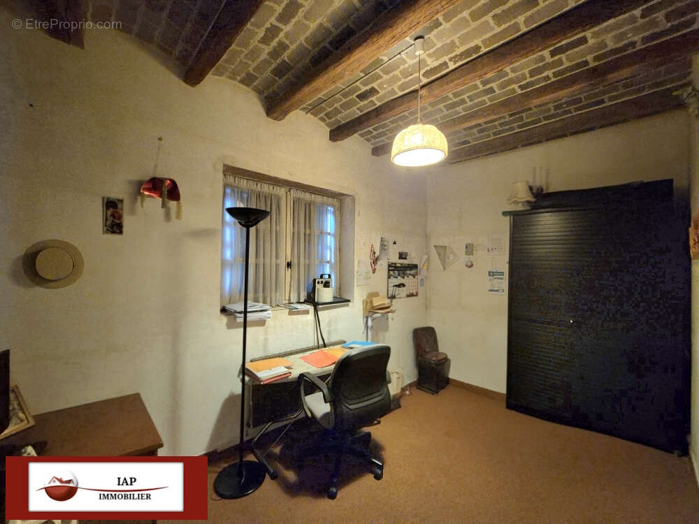 Maison ancienne de caractère avec dépendances - photo 8