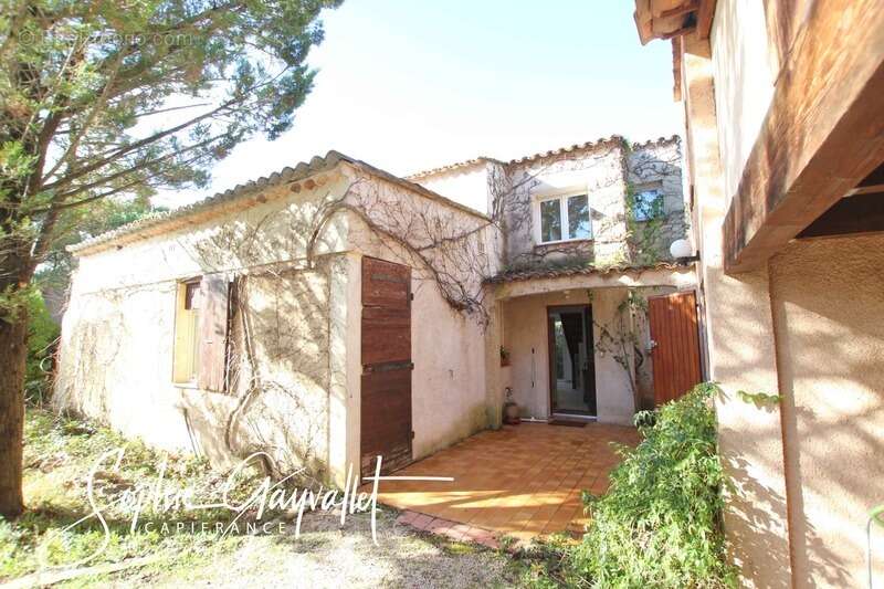 Maison à VENTABREN
