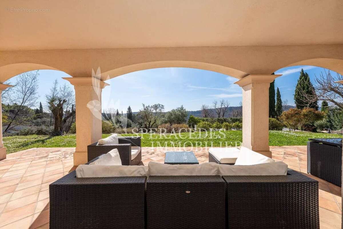 Maison à TOURRETTES-SUR-LOUP