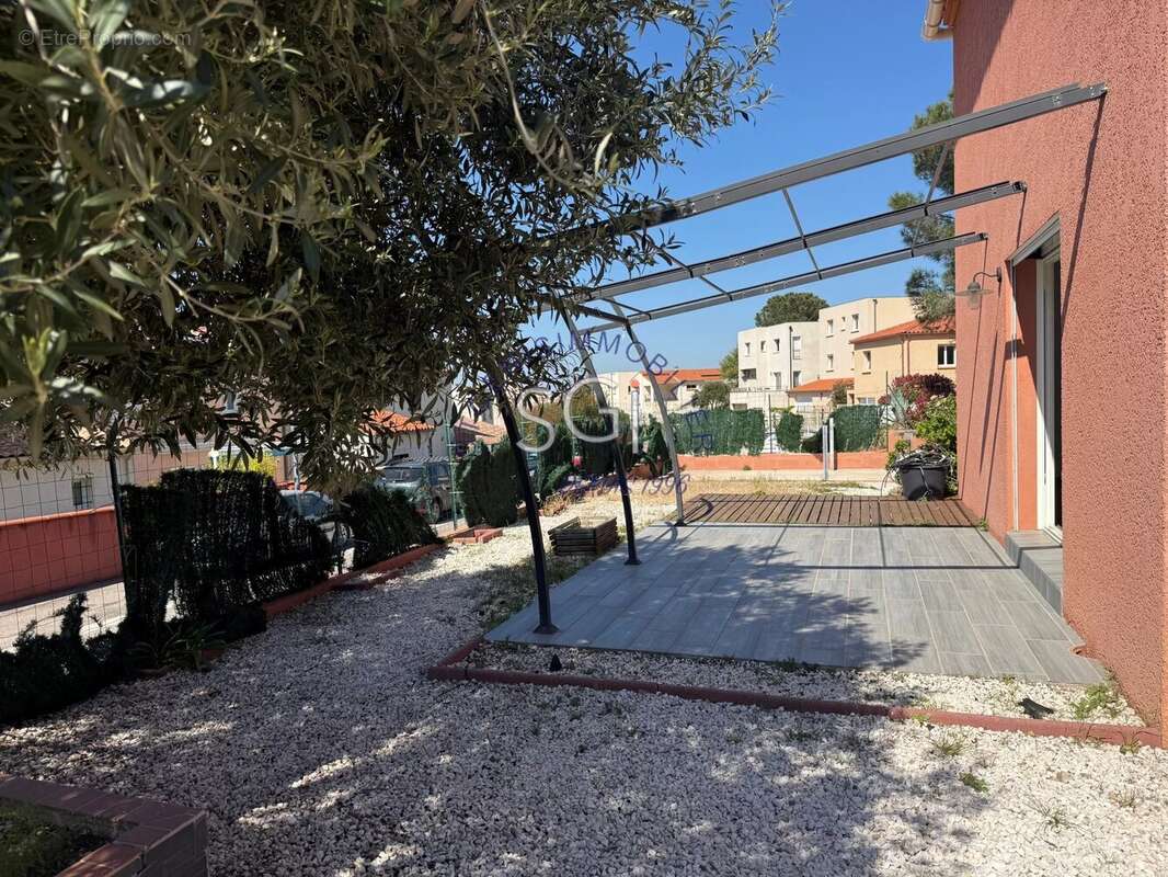 Maison à VILLELONGUE-DELS-MONTS