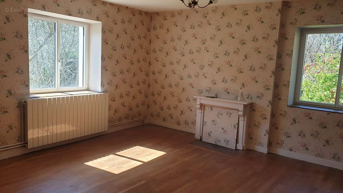 Maison à SAINT-LEONARD-DE-NOBLAT