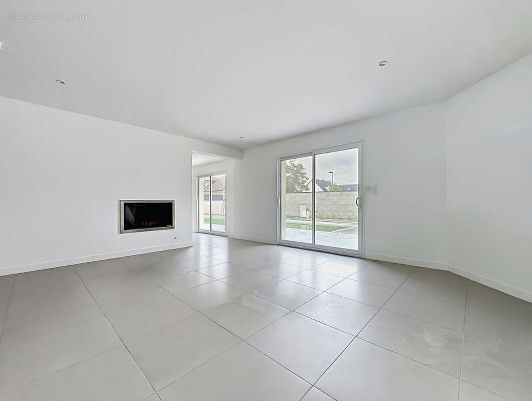 Maison de 160 m2 - FENAY/DOMOIS - photo 4