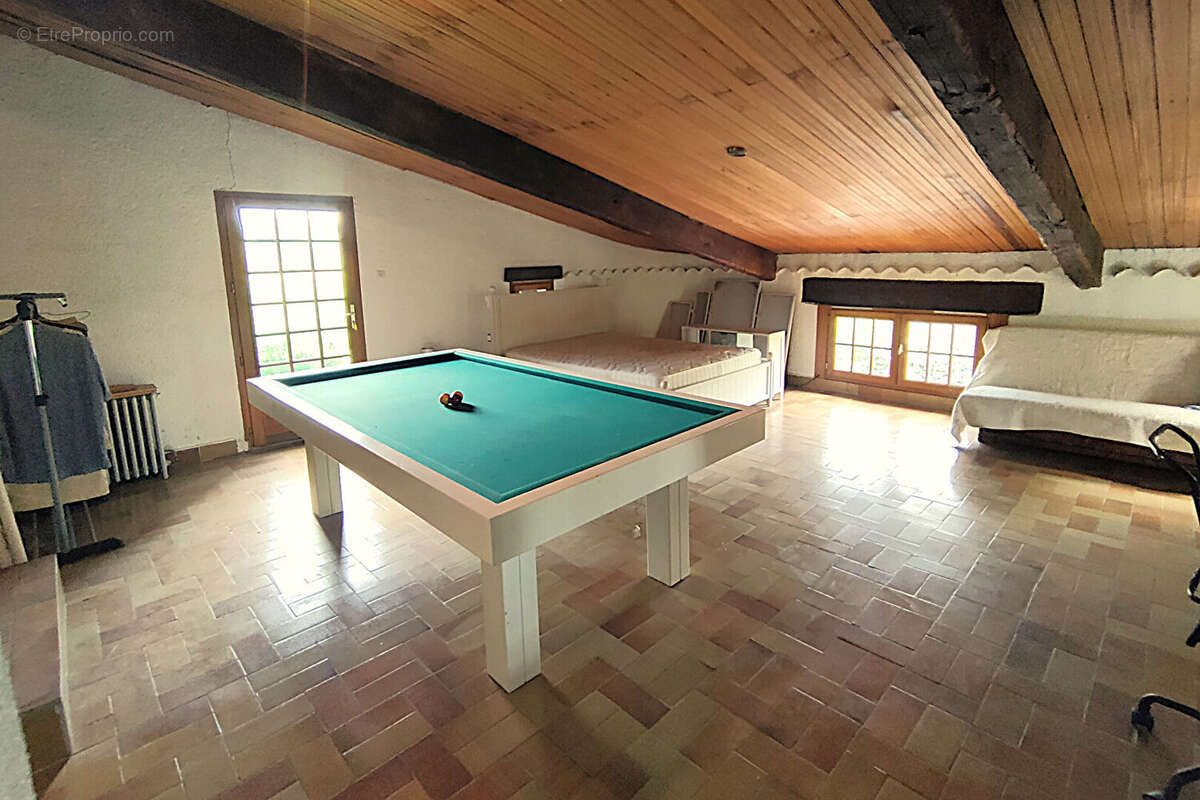 NEOULES Maison à vendre T9 de 320 m² sur 2190m² de terrain avec piscine et garage. - photo 6
