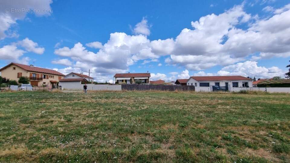 Terrain à MONTBRISON