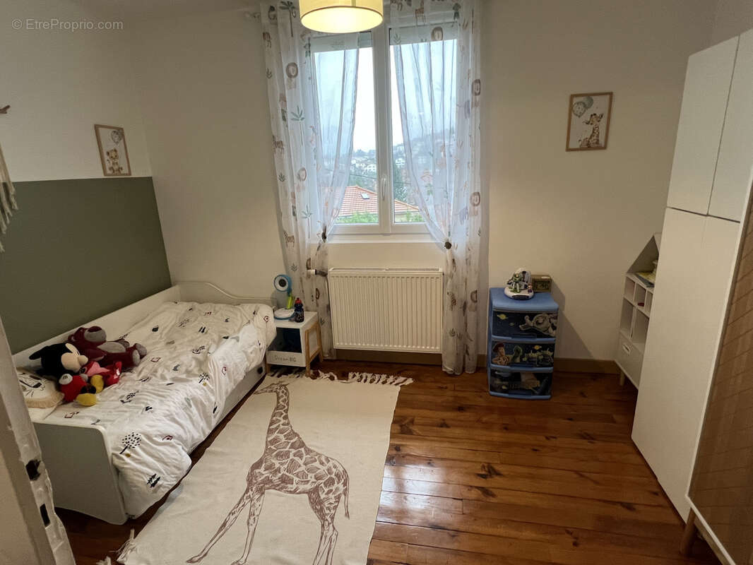 Maison à LE CHAMBON-FEUGEROLLES