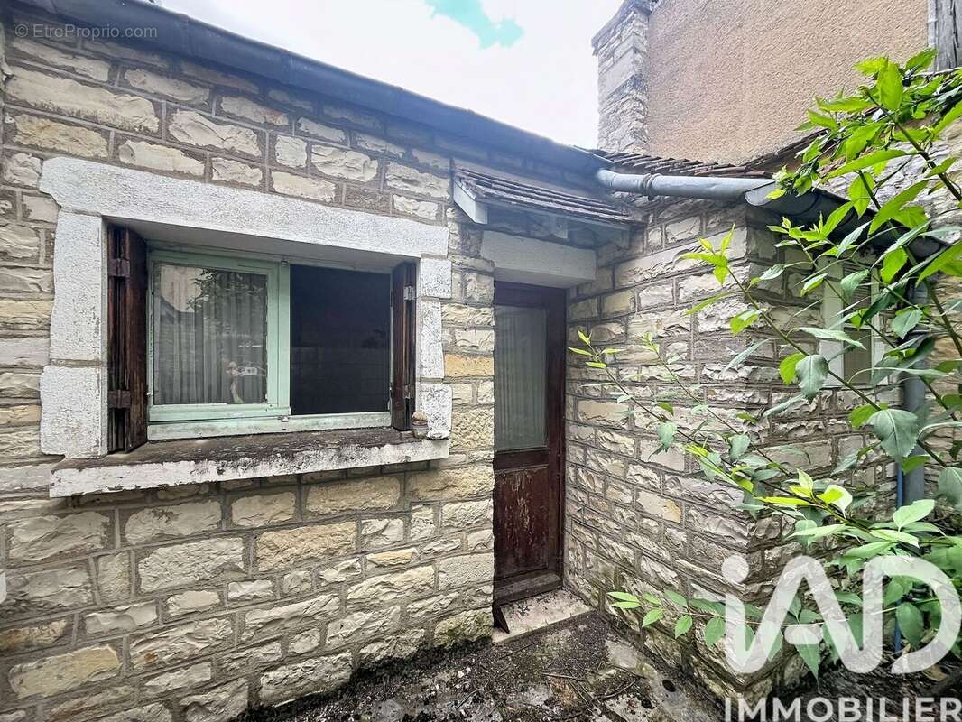 Maison 110 m² à Vermenton  - photo 1