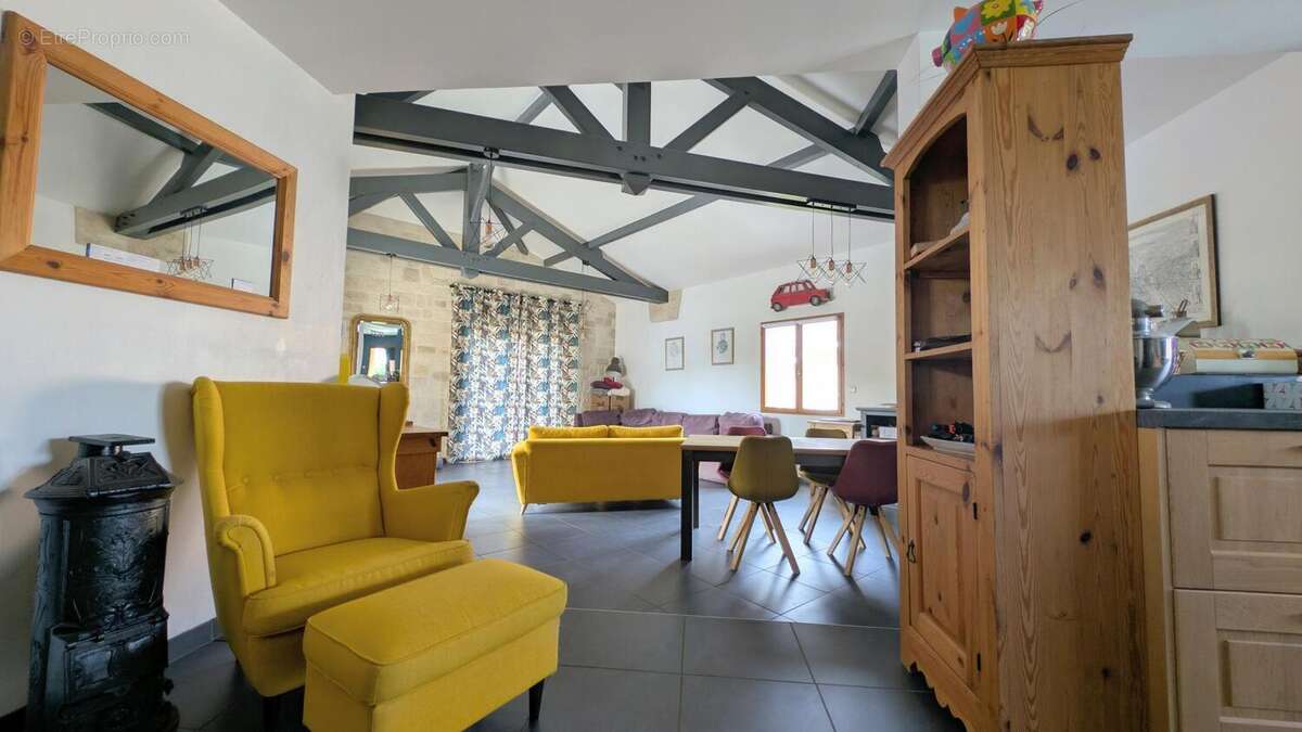Maison 140 m² à Saint-Denis-Les-Bourg  - photo 3