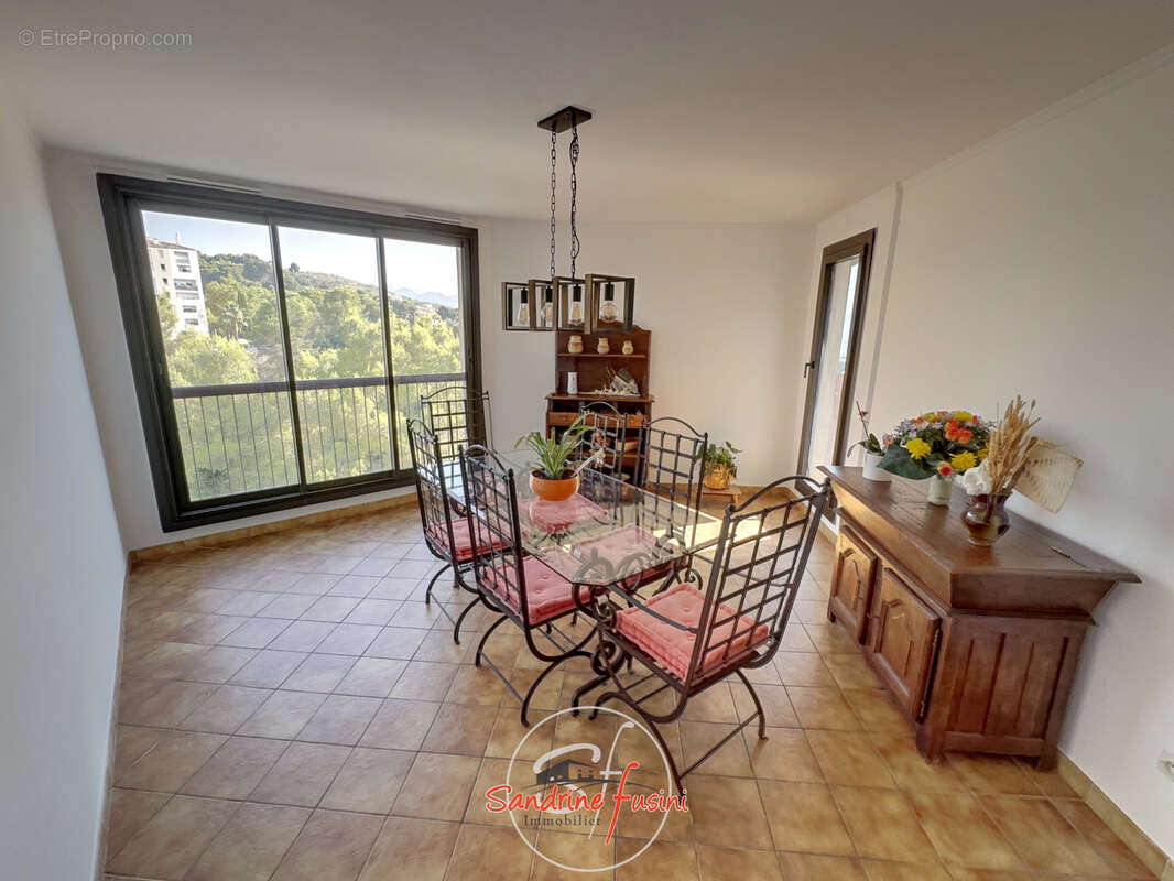 Appartement à CARROS