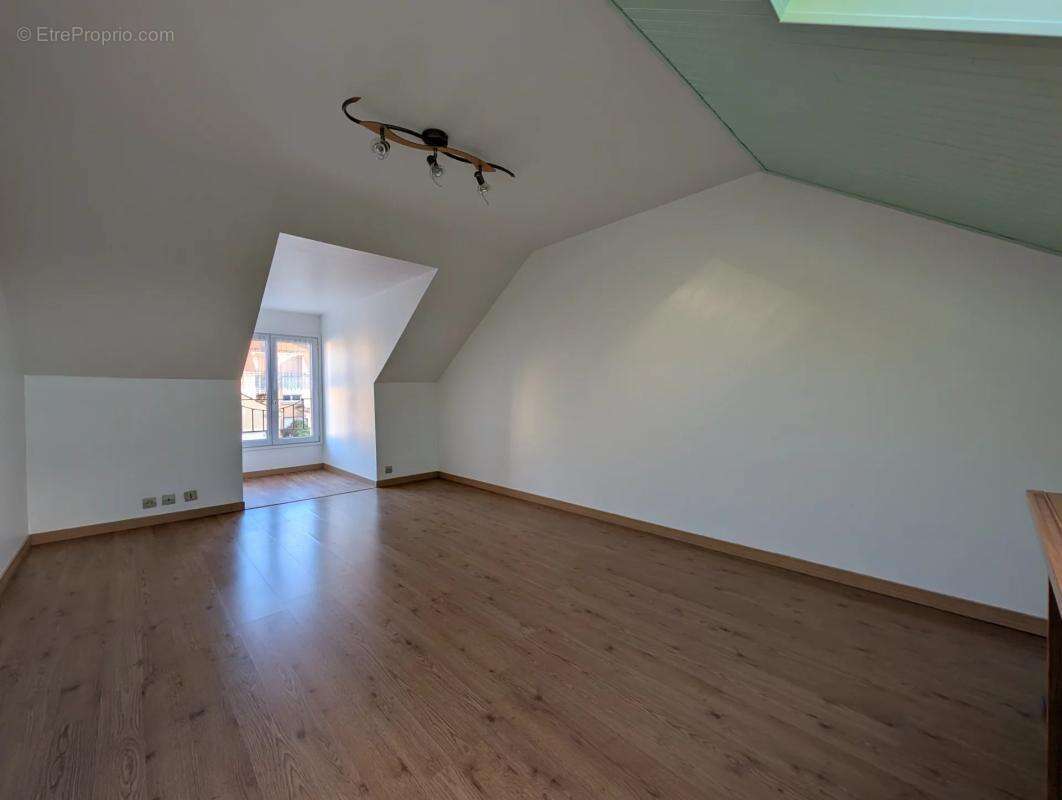 Maison à LES CLAYES-SOUS-BOIS