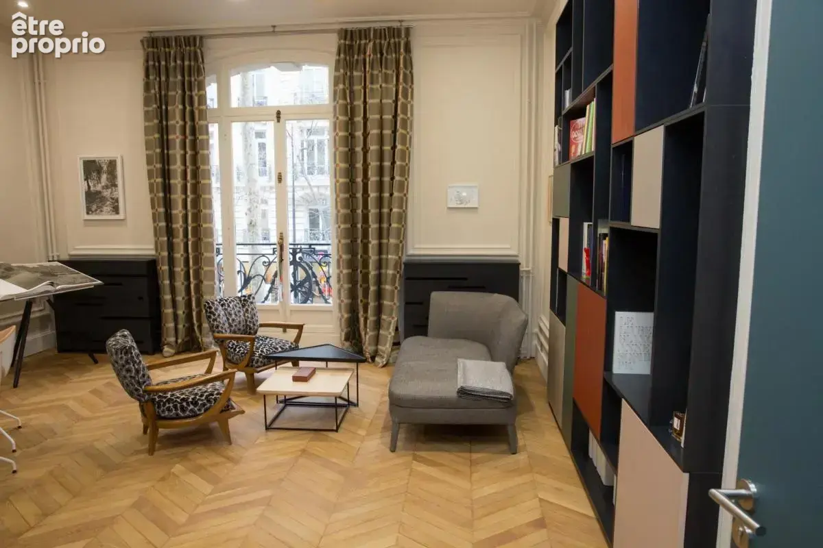 A VENDRE Paris 16ᵉ – Avenue Victor Hugo – Superbe appartement / local professionnel - photo 4