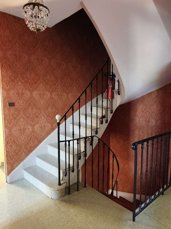 Maison 175 m² à Murat-Le-Quaire  - photo 13
