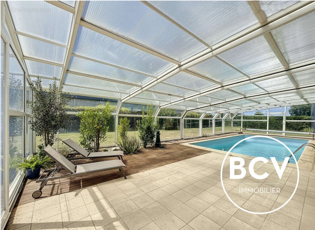 LEVES (28, maison de maçon T7  197M² sous-sol total , piscine et garage double - photo 2