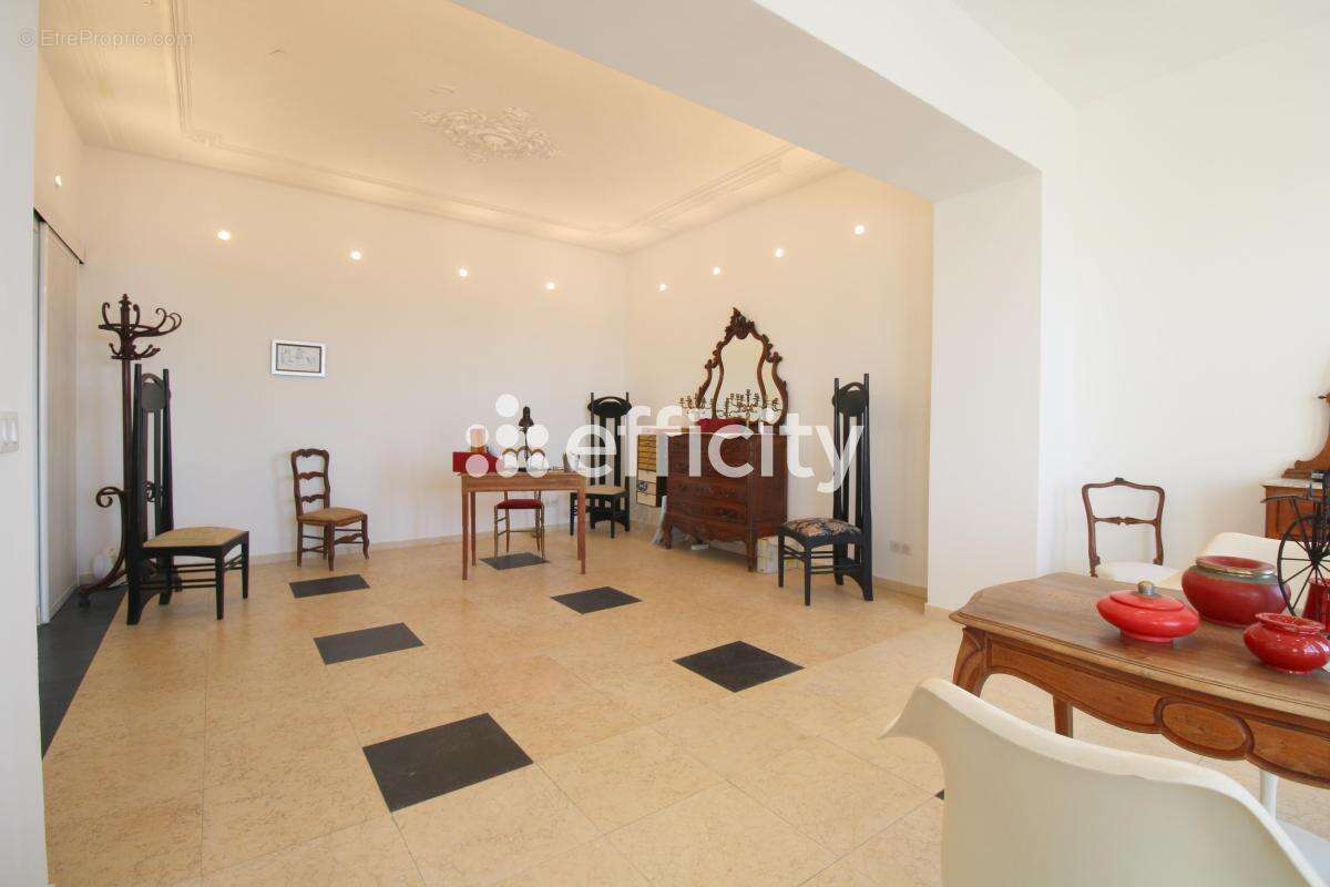 Appartement à MARSEILLE-7E