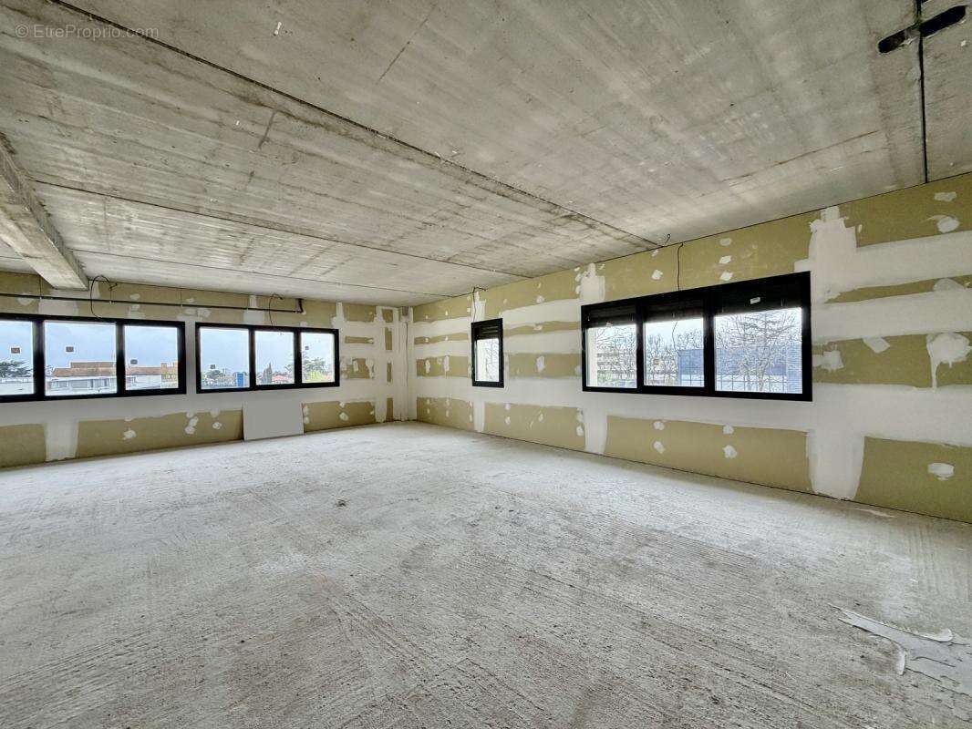 Local professionnel au cœur d’un pôle médical de référence  - 111 m² - photo 3