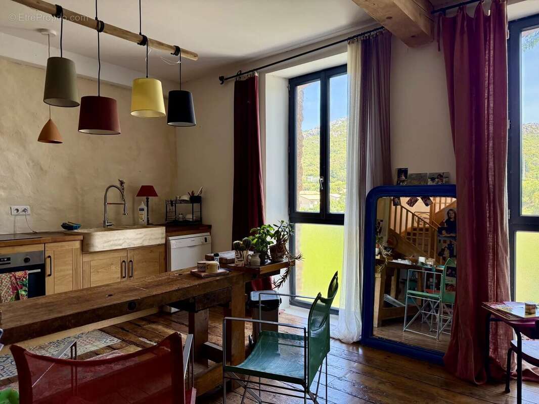 Maison à FEUILLA