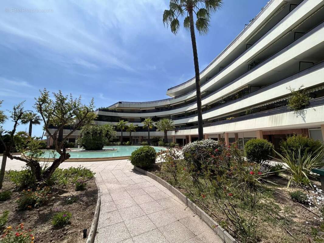 Commerce à SAINT-LAURENT-DU-VAR