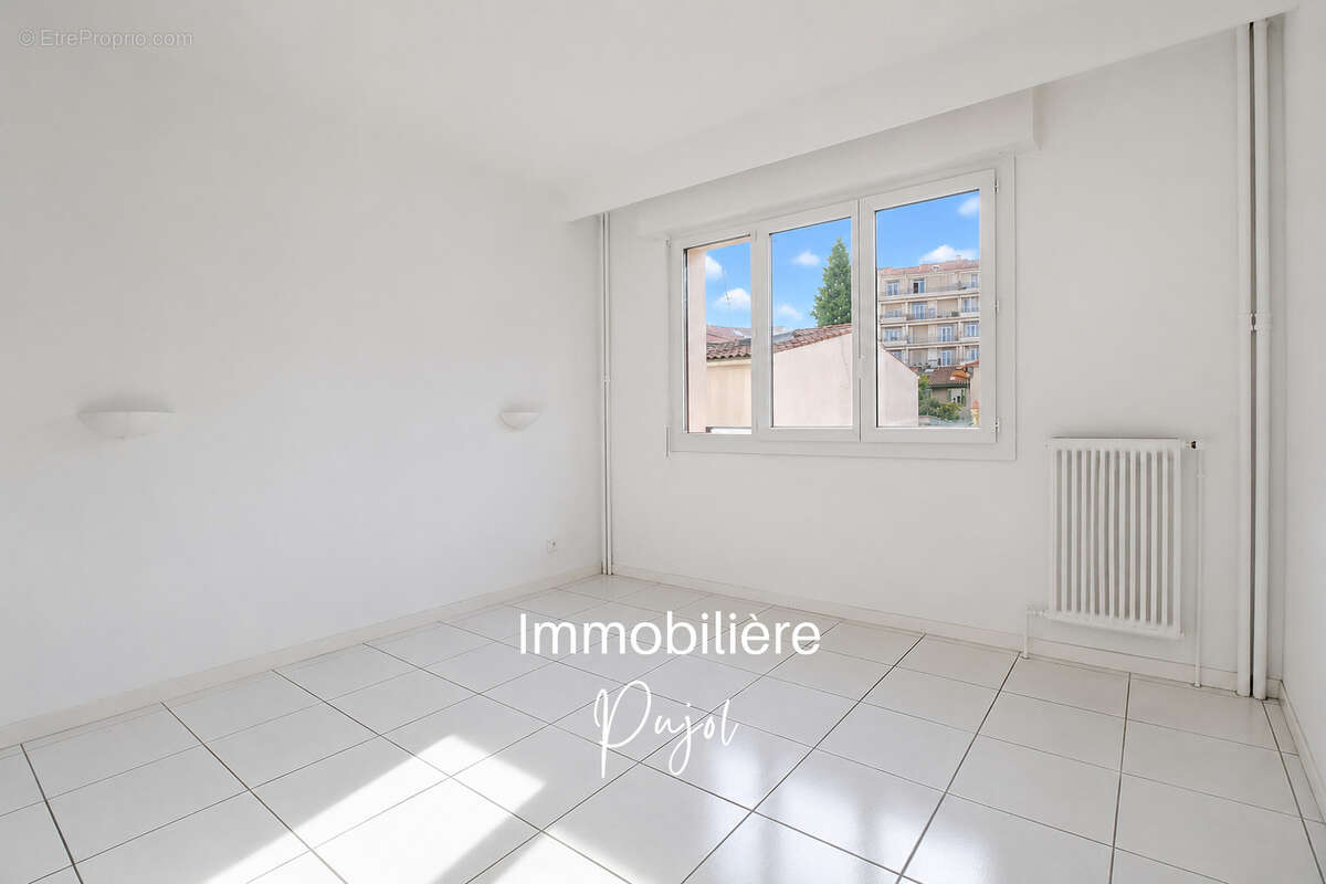 Appartement à MARSEILLE-5E