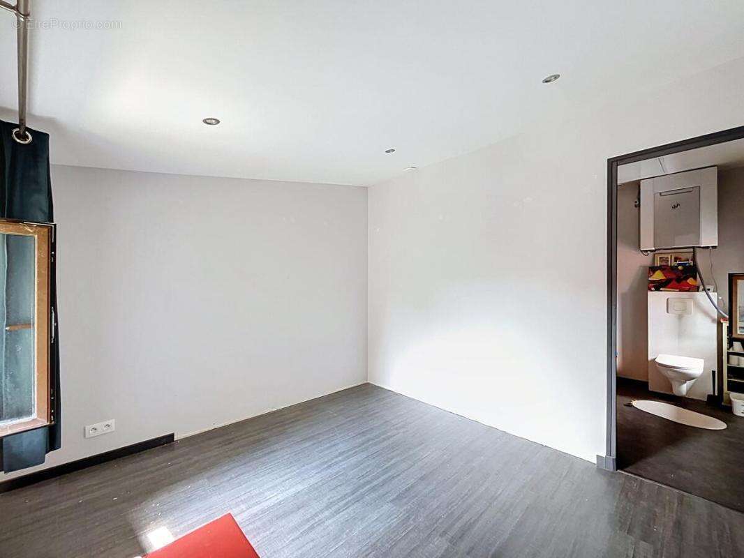 Maison 140 m² à Glaine-Montaigut  - photo 18