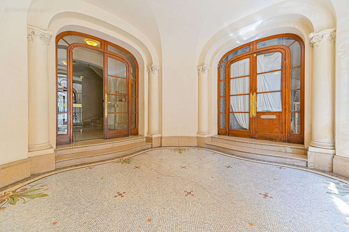 Appartement à PARIS-8E