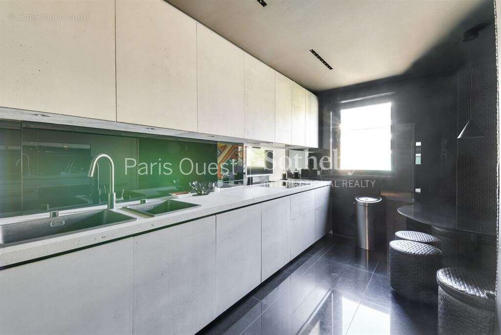 Appartement à NEUILLY-SUR-SEINE