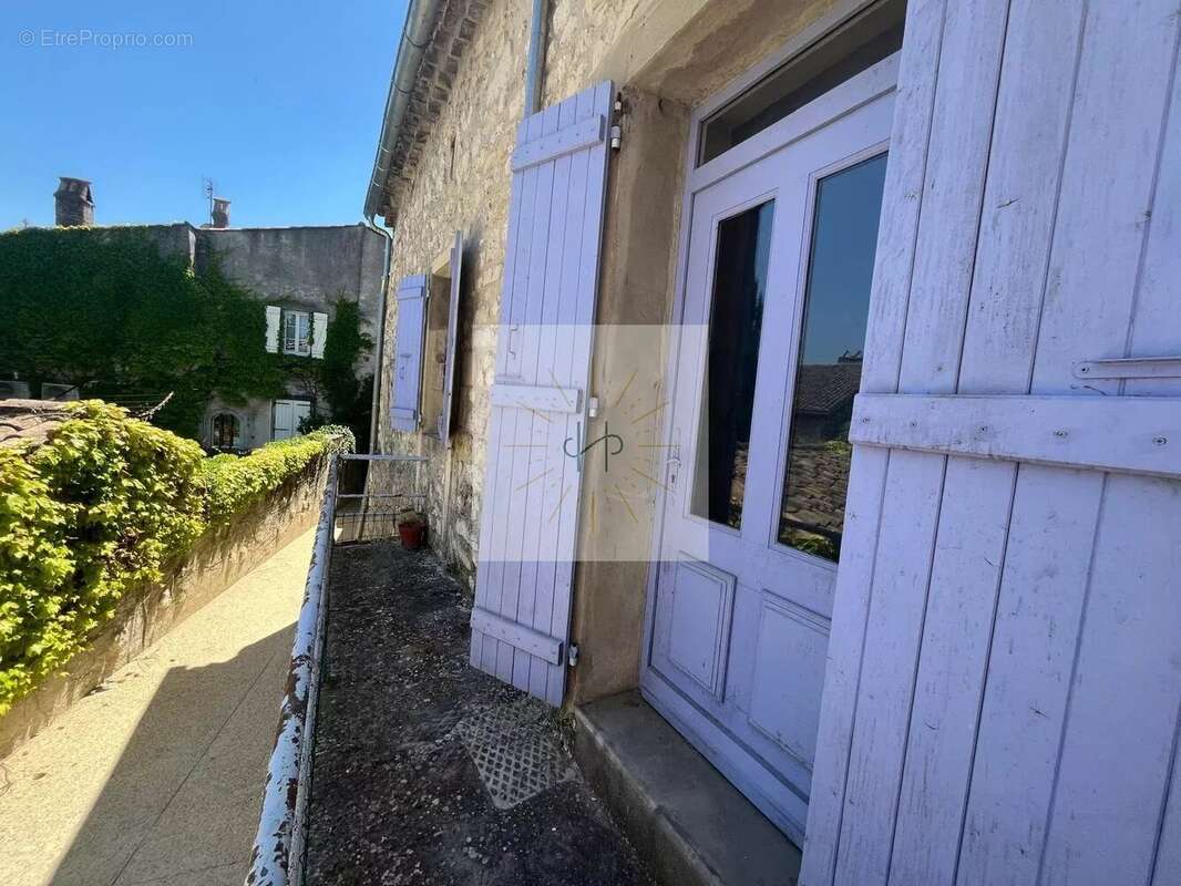 Maison à SALLES-SOUS-BOIS