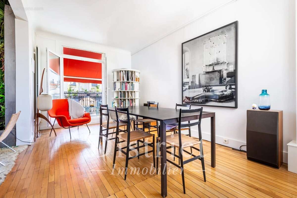 Appartement à PARIS-16E