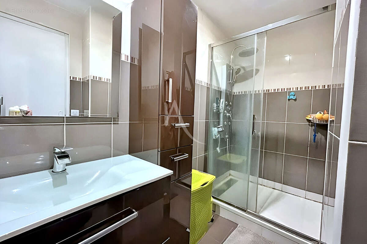 Appartement à SAINT-MAUR-DES-FOSSES