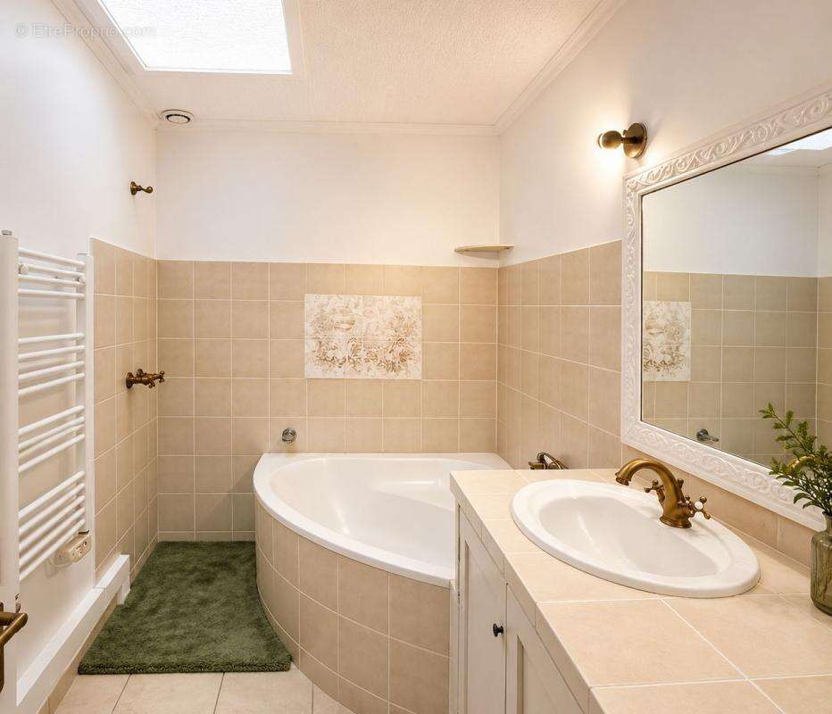 À Vendre à Saint Bonnet du Gard - Maison de village 84m² - 2 chambres - cour - photo 4