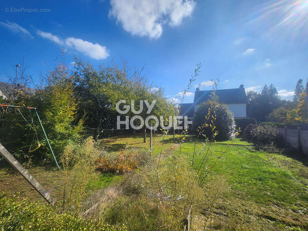 Terrain à SAINT-SAMSON-SUR-RANCE