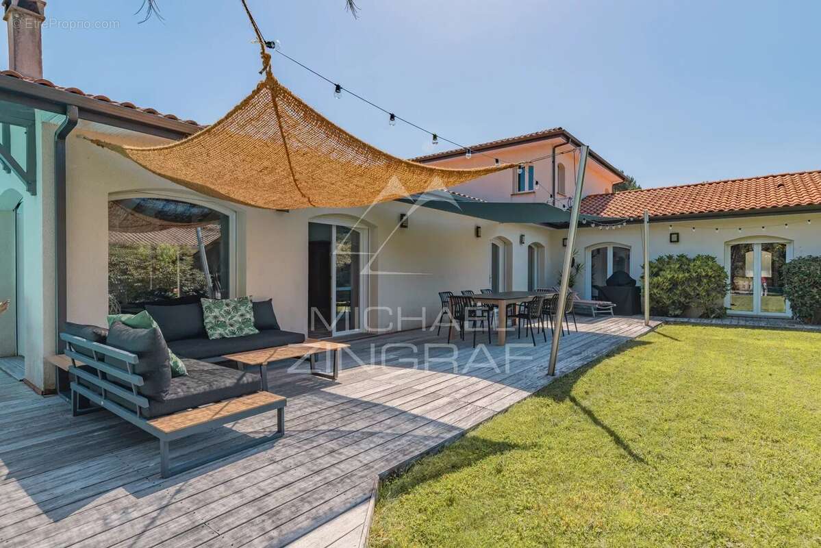 Villa contemporaine de 5 chambres - photo 2