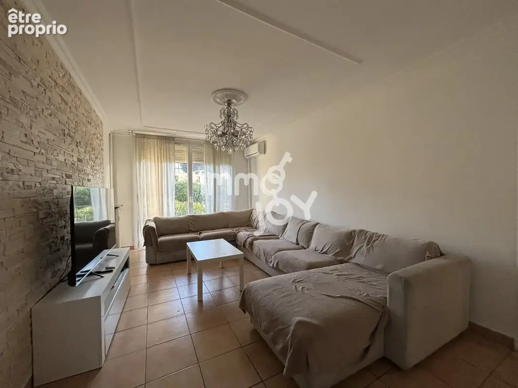 Venez découvrir cet appartement T5 situé à seulement 1km des plages et du port de Fréjus. - photo 3