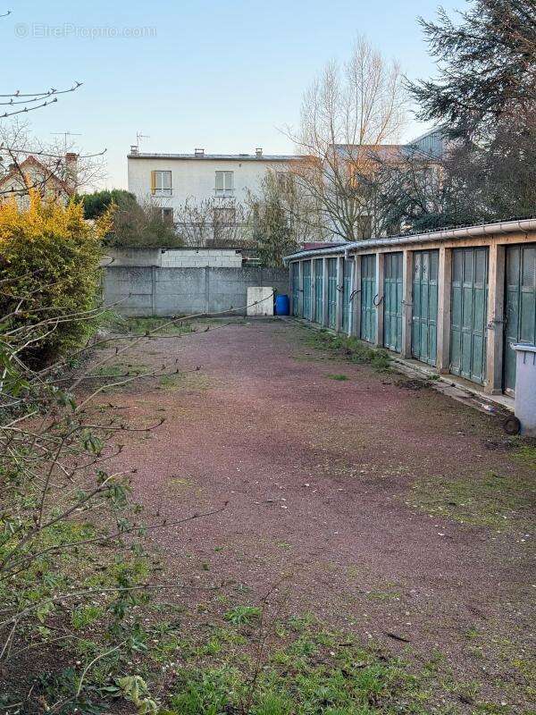 Parking à TREMBLAY-EN-FRANCE