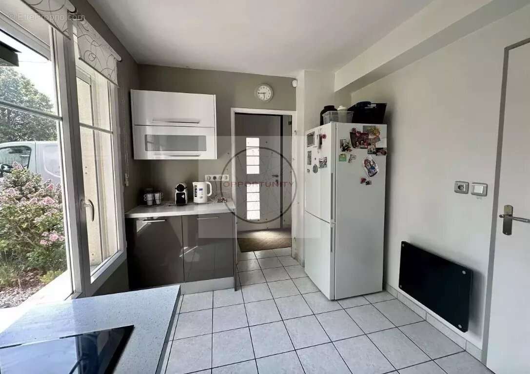 Maison 89 m² à Savigny-Le-Temple  - photo 2