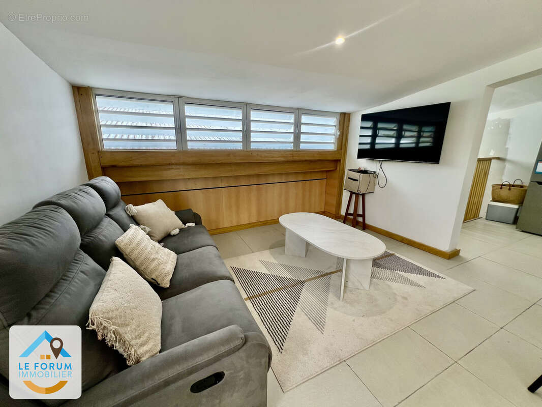Tampon 97430 - ensemble immobilier - beaux volumes - fort potentiel - quartier prisé - photo 3