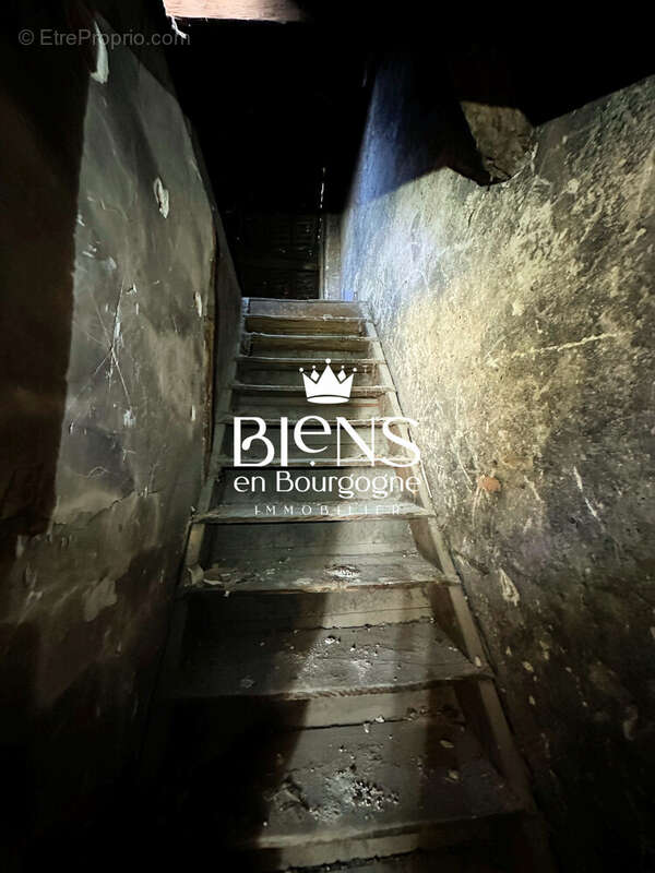 Escalier existant - Appartement à CHALON-SUR-SAONE