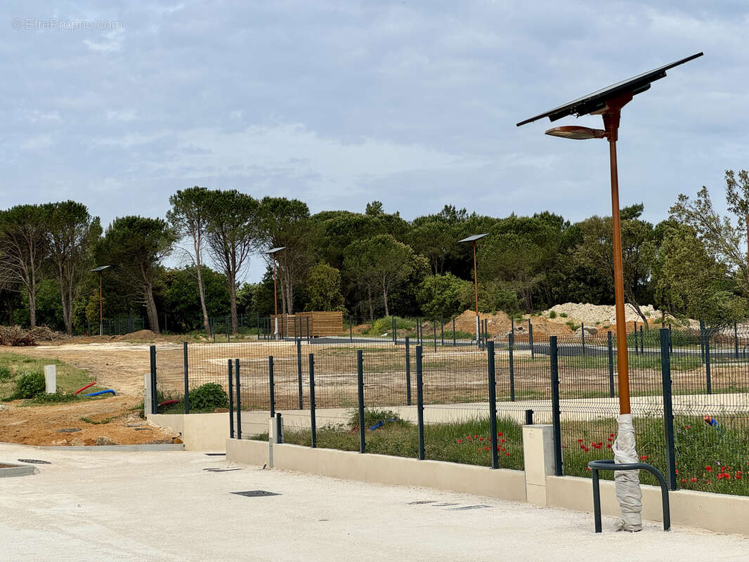 Terrain à UZES