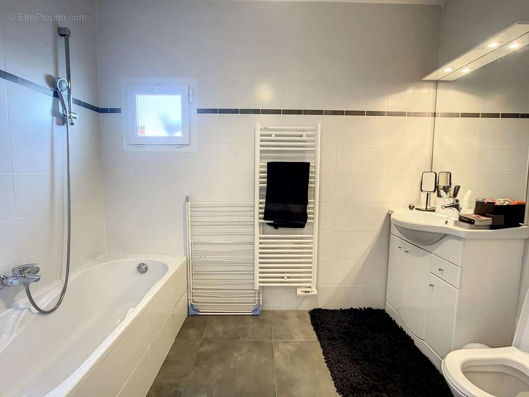 Appartement à SAINT-LAURENT-DU-VAR