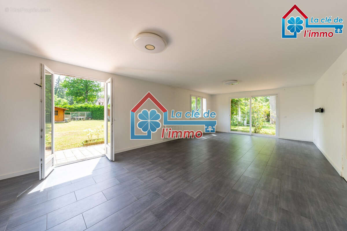 Maison 263 m² à Saint-Sauveur-Sur-Ecole  - photo 6