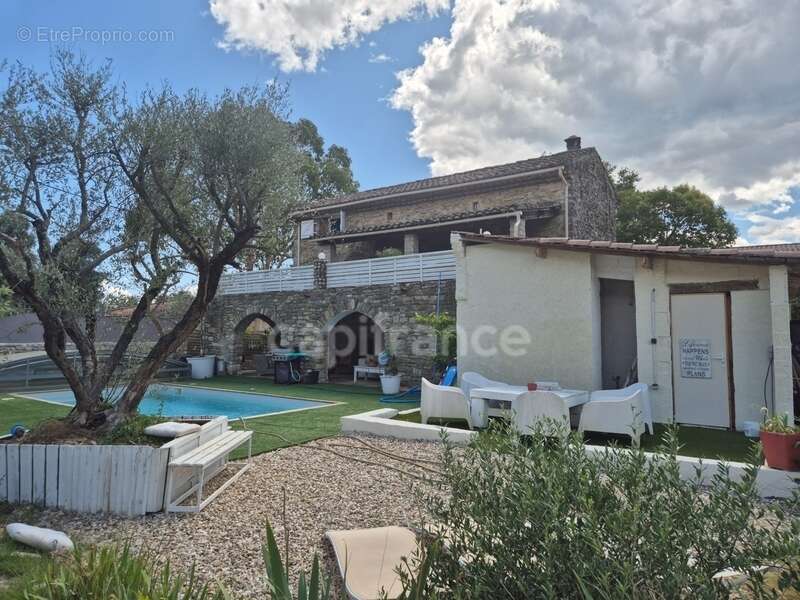 Maison à VEZENOBRES