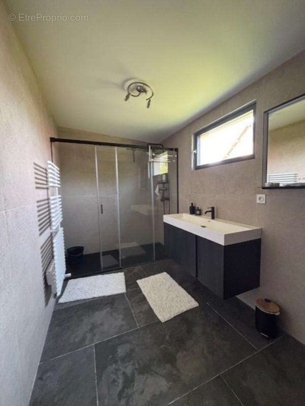 NOUVEAUTÉ – Maison de caractère rénovée de 183 m² avec fort potentiel - photo 8